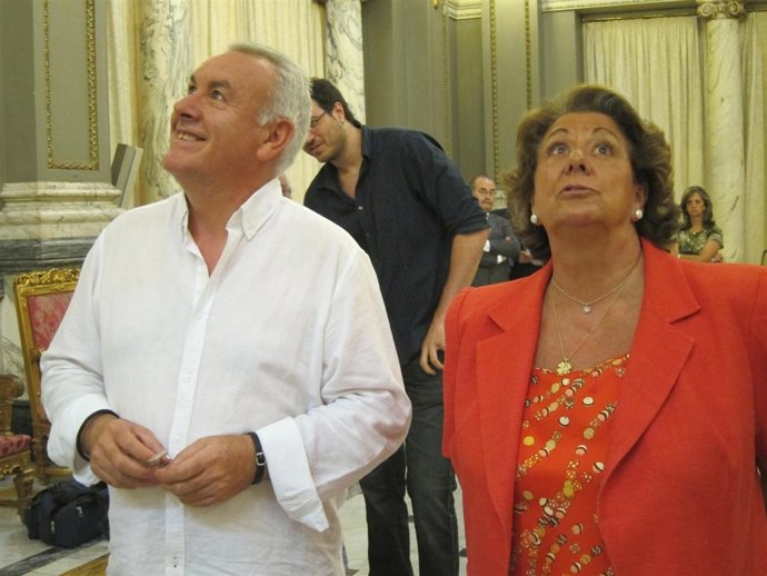 Barberá Acompaña A Lara En El Ayuntamiento