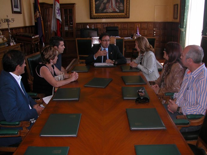 Reunión Del Alcalde Con Acopa