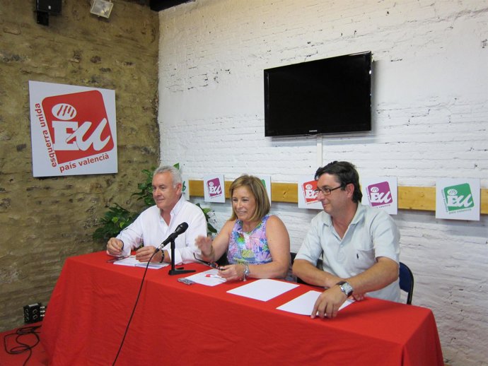 Cayo Lara Y Marga Sanz En La Presentación De La 'Convocatoria Social ' De IU
