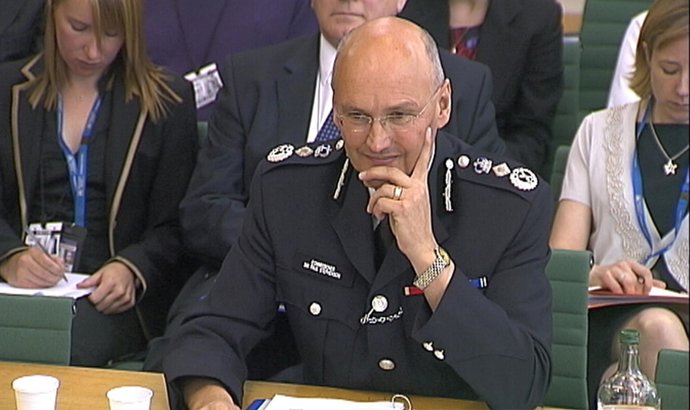 El Ex Jefe De La Policía Metropolitana Británica Sir Paul Stephenson