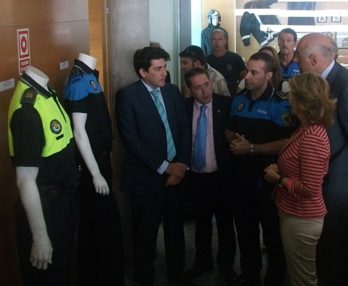 Pérez, Durante Su Visita Por El Centro Unificado De Seguridad De Alcor