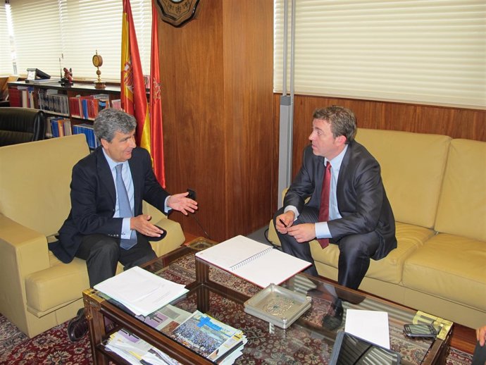 El Vicepresidente Jiménez (Dcha), En Su Reunión Con El Presidente Del TSJN. 