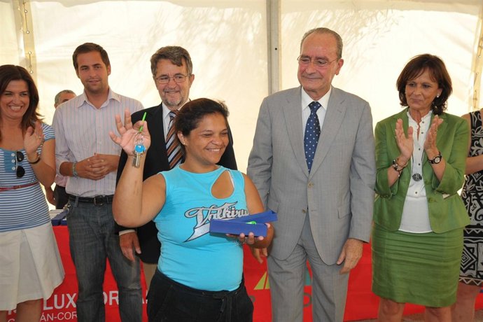 De La Torre Y Martel Entregan Las Llaves De Viviendas De Soliva