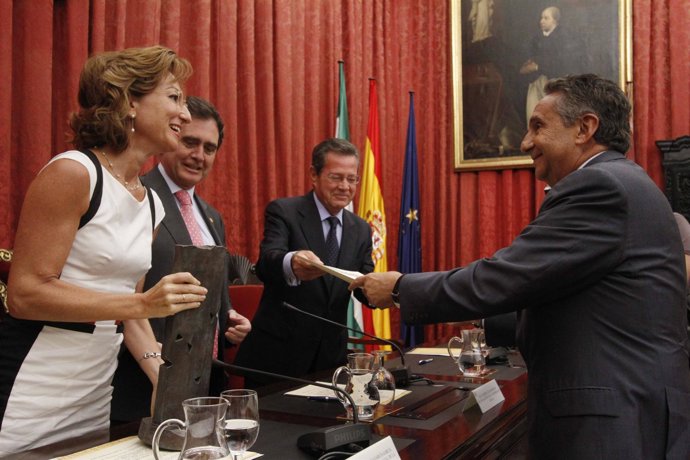 La CES Y La US Entregan El Premio A La Trayectoria Empresarial A José Manzanares