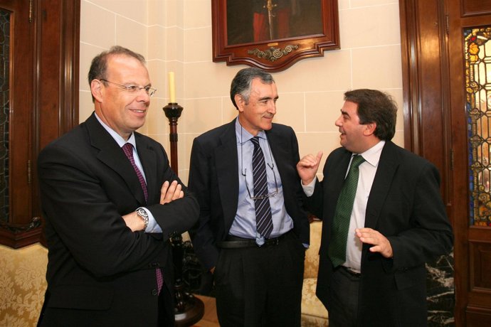 REUNIÓN DEL ALCALDE CON LA DIRECTIVA DE NOVACAIXAGALICIA.