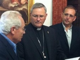 Lorca Planes, Con Los Representantes De Proyecto Hombre