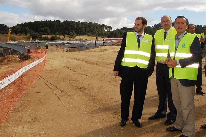 El Conselleiro Agustín Hernández Durante La Visita A Las Obras Ourense-Celanova