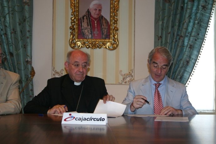 Firma Del Convenio Entre La Obra Social Cajacírculo Y El Arzobispado De Burgos
