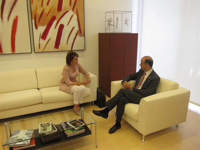 Reunión Entre Yolanda Barcina Y Alberto Catalán.