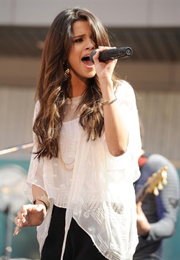 Selena Gomez Cantando Mientras Un Concierto 