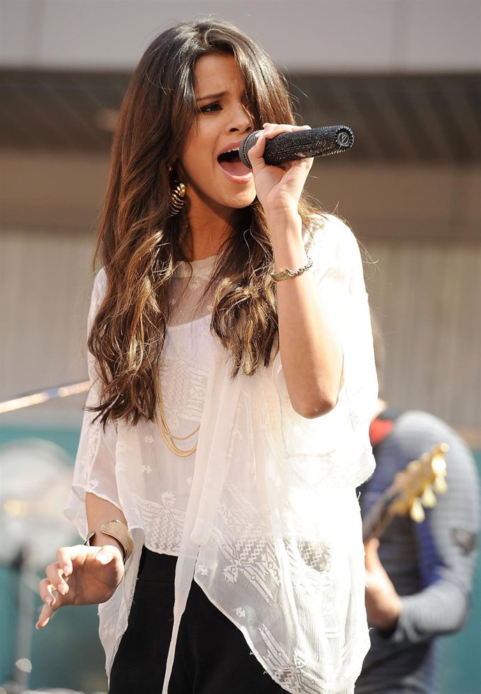 Selena Gomez Cantando Mientras Un Concierto 