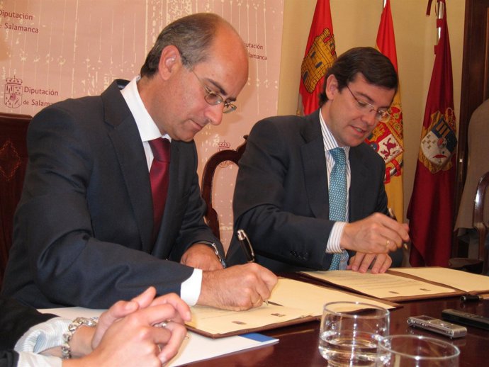 Iglesias (I) Y Mañueco (D)