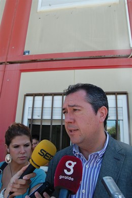 Espadas En El Polígono Sur.