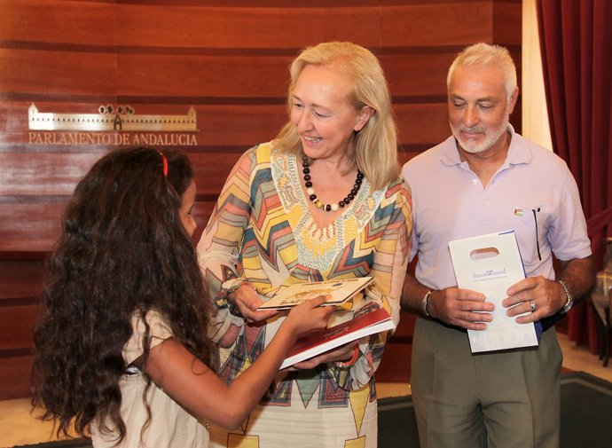 Fuensanta Coves Recive A Los Niños Saharauis