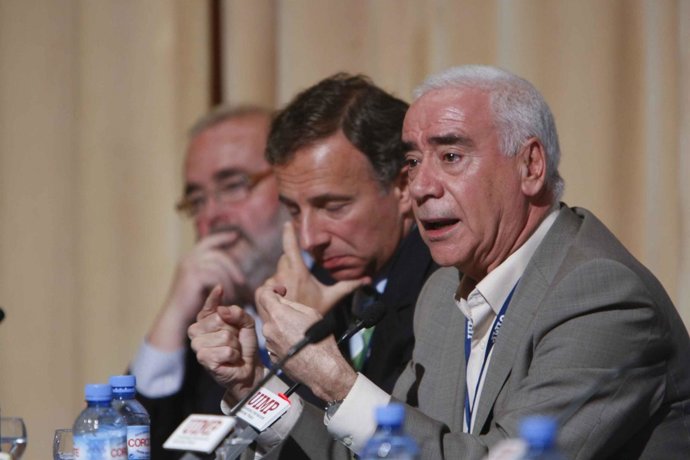 Luciano Alonso En Primer Plano En La Universidad Menéndez Pelayo