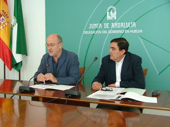 El Delegado Del Gobierno En Huelva, Junto Al Delegado De Educación.