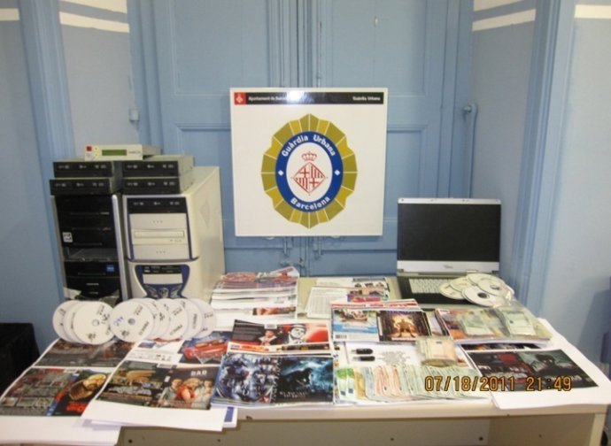 Material Falsificado Requisado Por La Guardia Urbana De Barcelona