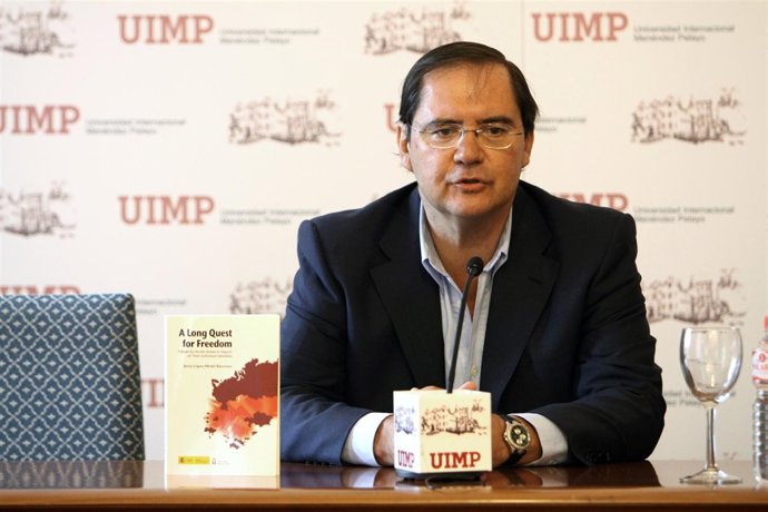 Jesús López-Medel, uno de los autores del libro