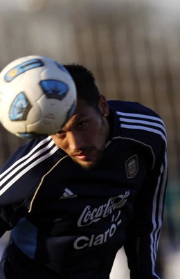 Ezequiel Garay, Jugador Argentino, Nuevo Fichaje Del Benfica
