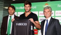 Fútbol.- El meta del Betis Fabricio tendrá que ser operado de su lesión y se perderá el comienzo de Liga