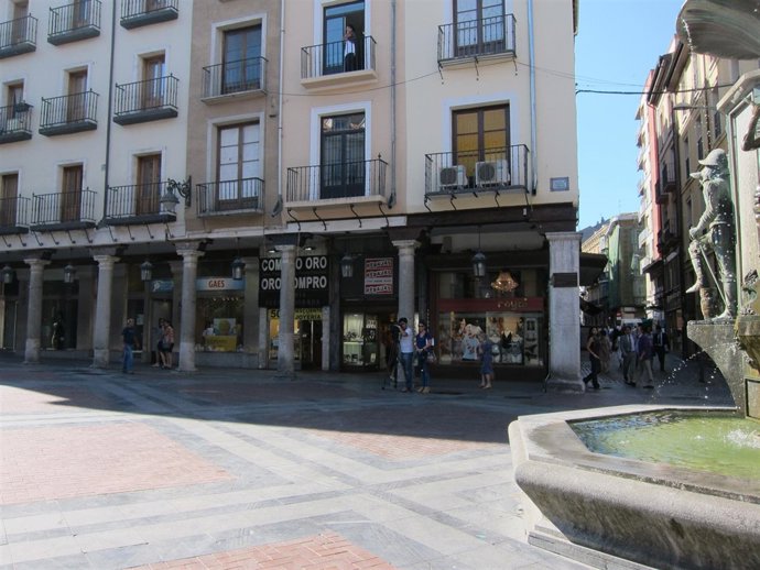 La Plaza De Fuente Dorada Sin El Campamento Del 15M