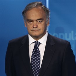 Primer Plano Serio De Esteban González-Pons