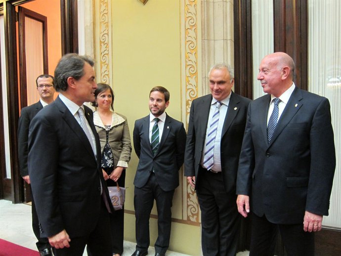 El Presidente De La Generalitat, Artur Mas, Y El Síndic D'aran, Carles Barrera