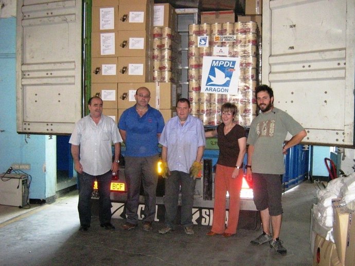 Voluntarios Y Parte Del Cargamento