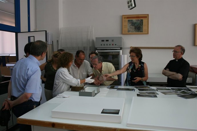 Técnicos Del Ivacor Restaurarán La Biblia De San Vicente