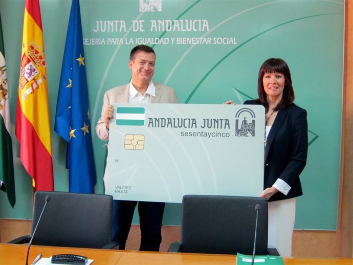 Micaela Navarro En El Balance De La Tarjeta 'Sesentaycinco' De La Junta