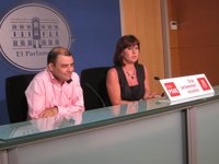 Armengol cree que la dimisión llega "tarde" y acusa a Camps de "reírse de la población" por su postura "soberbia"