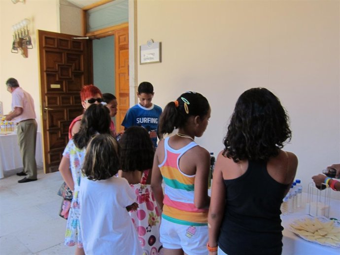 Varios Niños Saharauis Integrantes Del Programa 'Vacaciones En Paz'