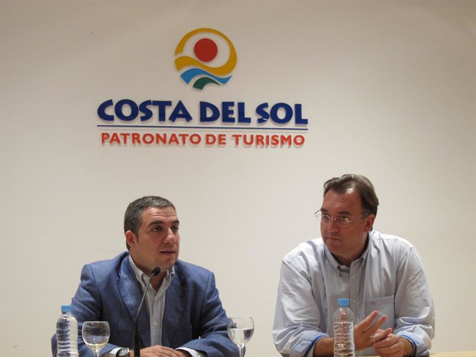 El Presidente Del Patronato De Turismo, Elías Bendodo, Y Arturo Bernal