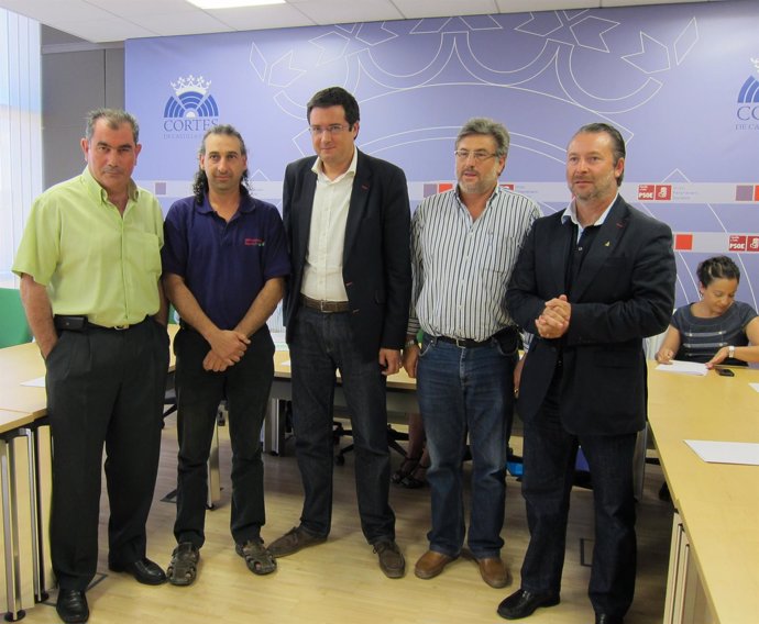 El Secretario Regional Del PSOE Con Los Representantes De Las OPA