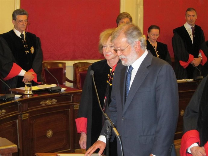 Ibarra Junto A De La Vega En Su Toma De Posesión En El Consejo De Estado