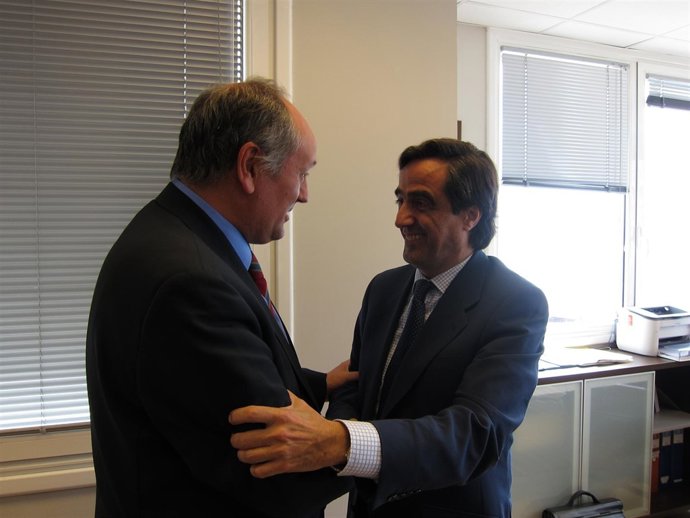 El Consejero De Medio Ambiente Y El Alcalde De Torrelavega