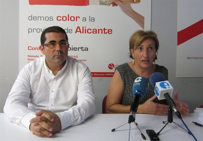 La Secretaria Provincial Del PSPV, Ana Barceló, Junto A Federico Buyolo