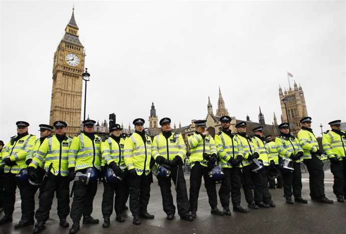 Policía Británica Lista Para La Acción Frente Al Big Ben