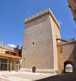 Nuevas Instalaciones Dentro Del Castillo De Villalonso (Zamora)