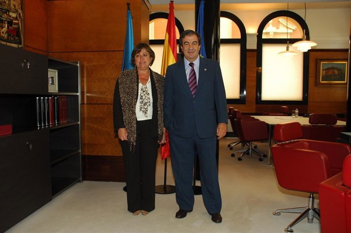 Álvarez-Cascos Y Carmen Gloria De Diego