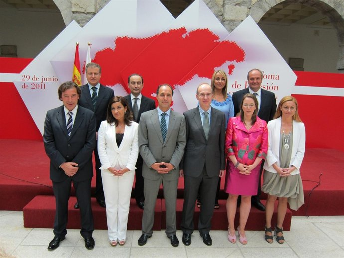 Ignacio Diego Con Los Consejeros De Su Gobierno 