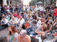 Cerca de 200 personas protestan en Valladolid por el desalojo y piden responsabilidades al subdelegado de Gobierno