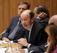 Rubalcaba acusa al PP de atacarle para distraer la atención del 'caso Gürtel'