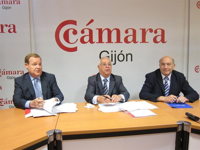 Severino Vigón, Junto Con Los Presidentes De Las Cámaras De Gijón Y Avilés