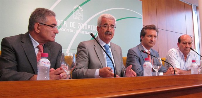 Junta De Andalucía Y Navantia Informan Sobre El Dragado Bajo El Segundo Puente