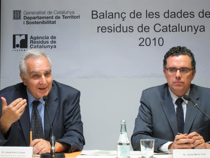 El Secretario De Medio Ambiente, J. E. Llebot, Y El Dtor. De La ARC, J.M. Tost