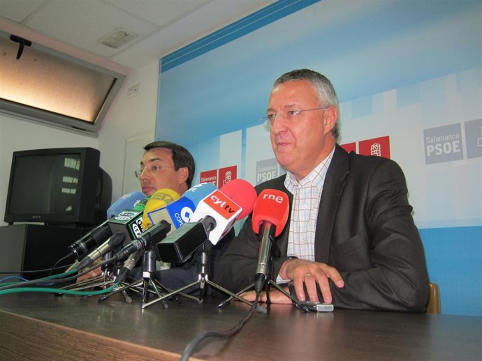 El Diputado Socialista Jesús Caldera Y  El Procurador Regional Fernando Pablos