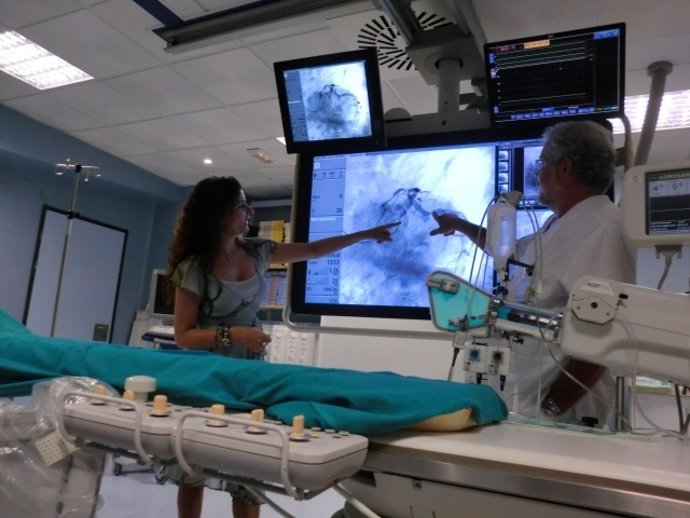 Montero Visita Los Nuevos Equipamientos Del Hospital Torrecárdenas