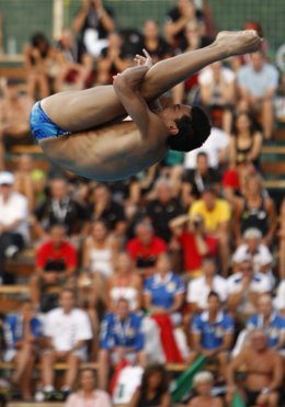 Javier Illana, Saltador Español En La Prueba De Trampolín De 3 Metros