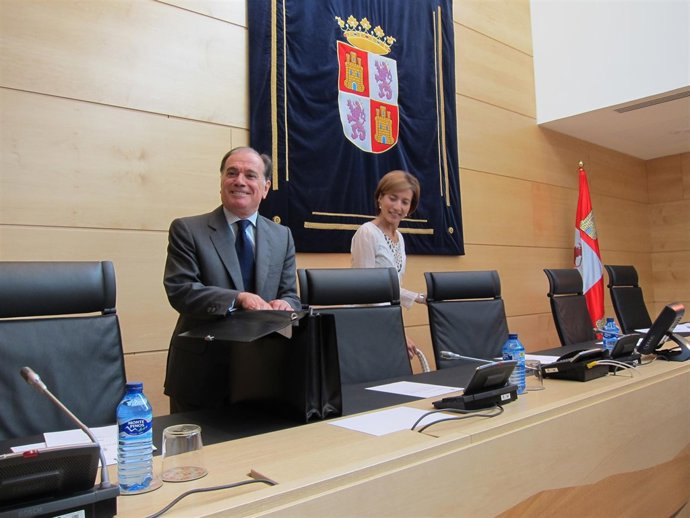 Villanueva Llega A La Sala De Comisiones